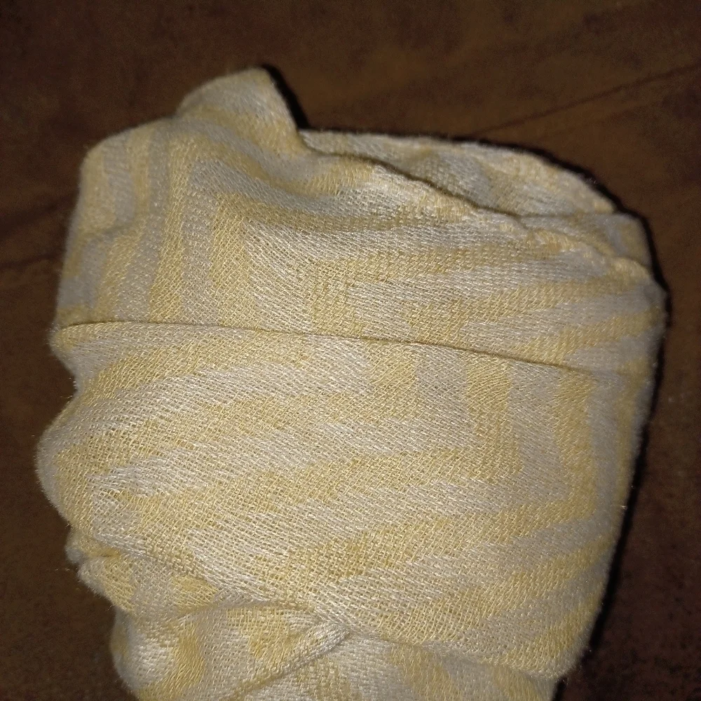BUNDLE OF SCARFS, (8)